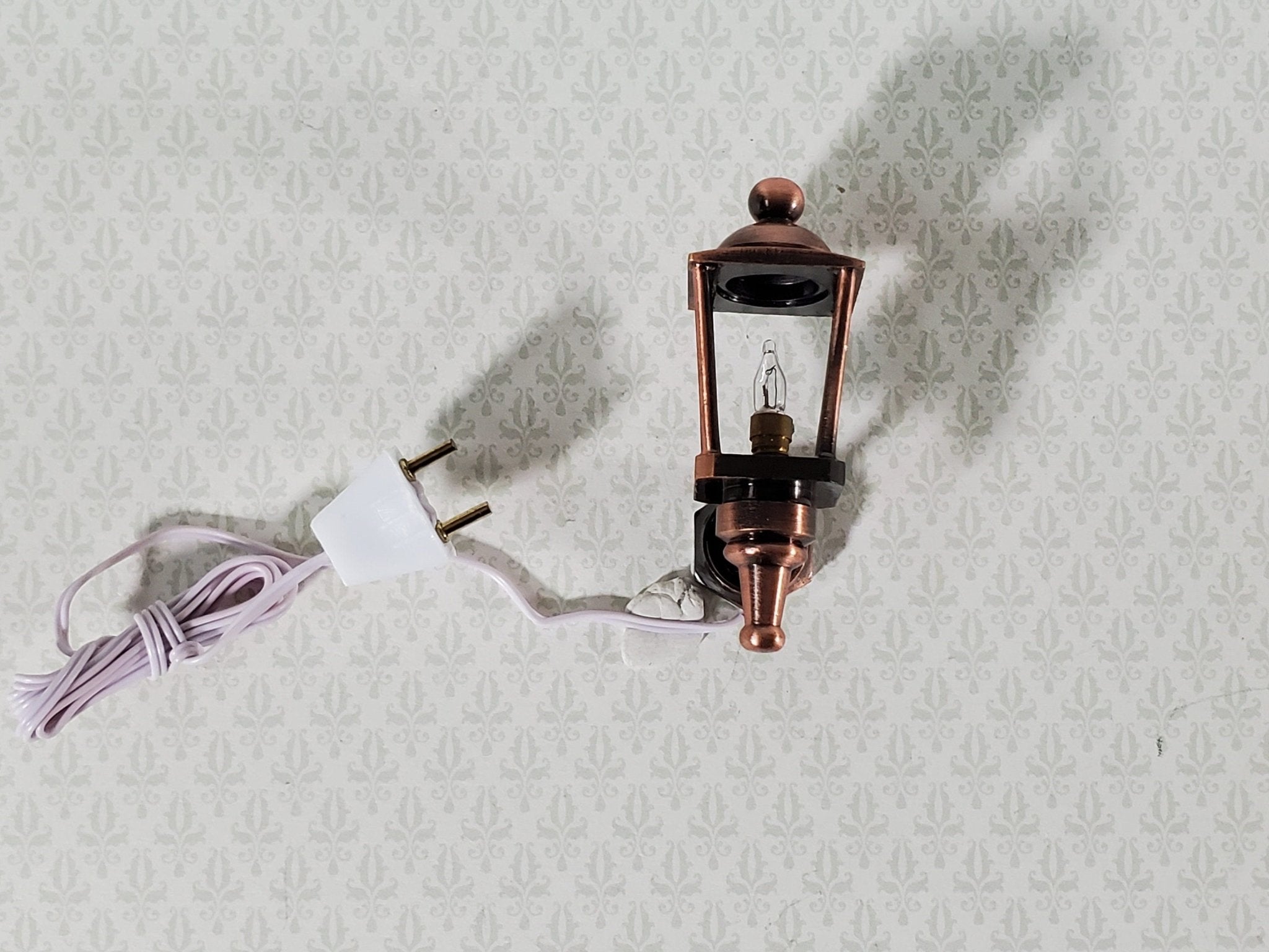 Miniature Lantern Mini Kerosene Lamp Light Dollhouse Decoration  Accessories, 1:12 Dollhouse Miniature Kerosene Lamp(Type 2-with Light)