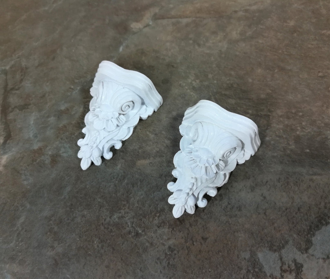Dollhouse Miniature Corbels Large White Resin 4.3 cm 1:12 Scale Set of 2 - Miniature Crush