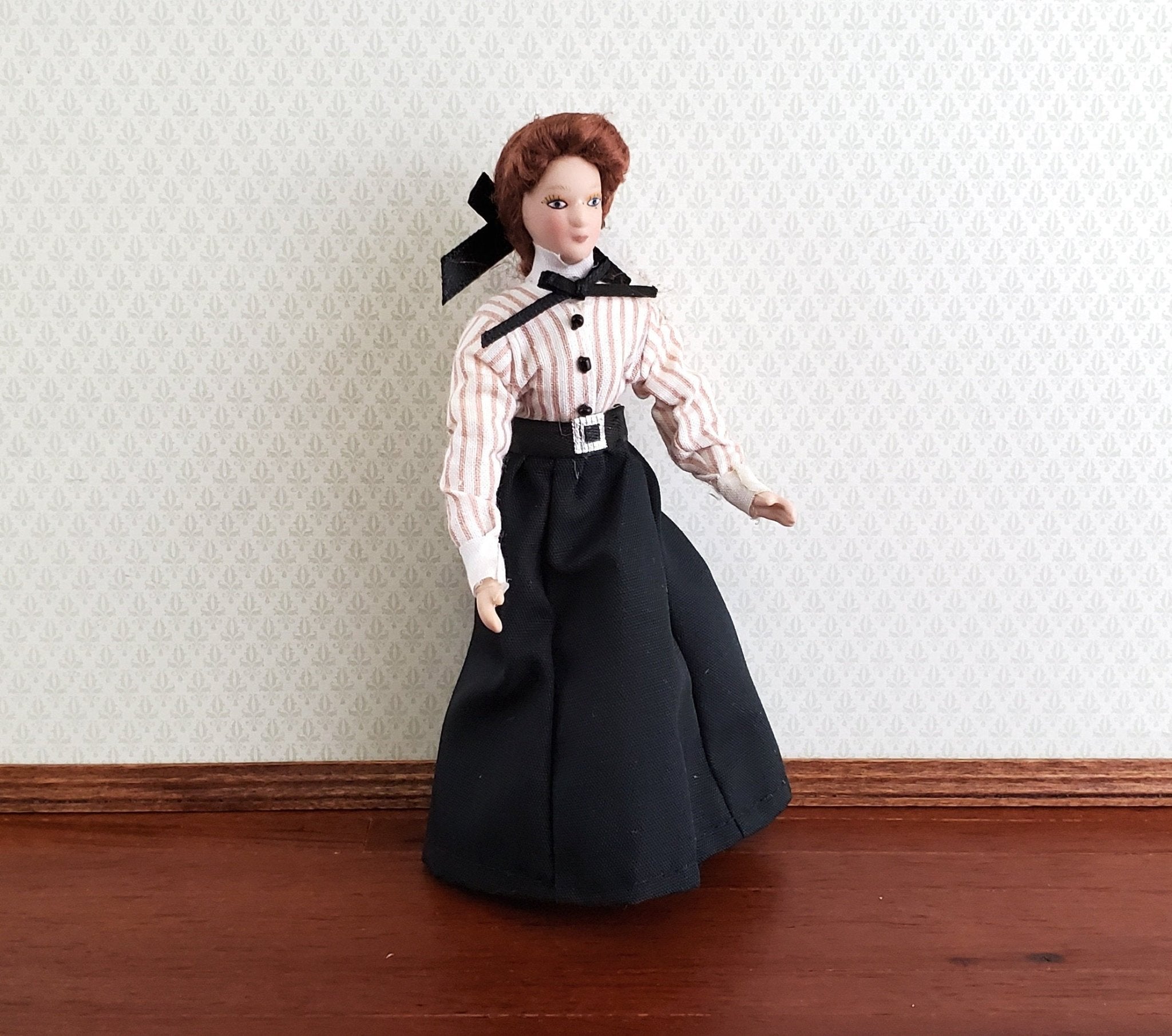 Dollhouse Victorian Maid Housekeeper Nanny Doll Poseable 1:12 -   Portugal
