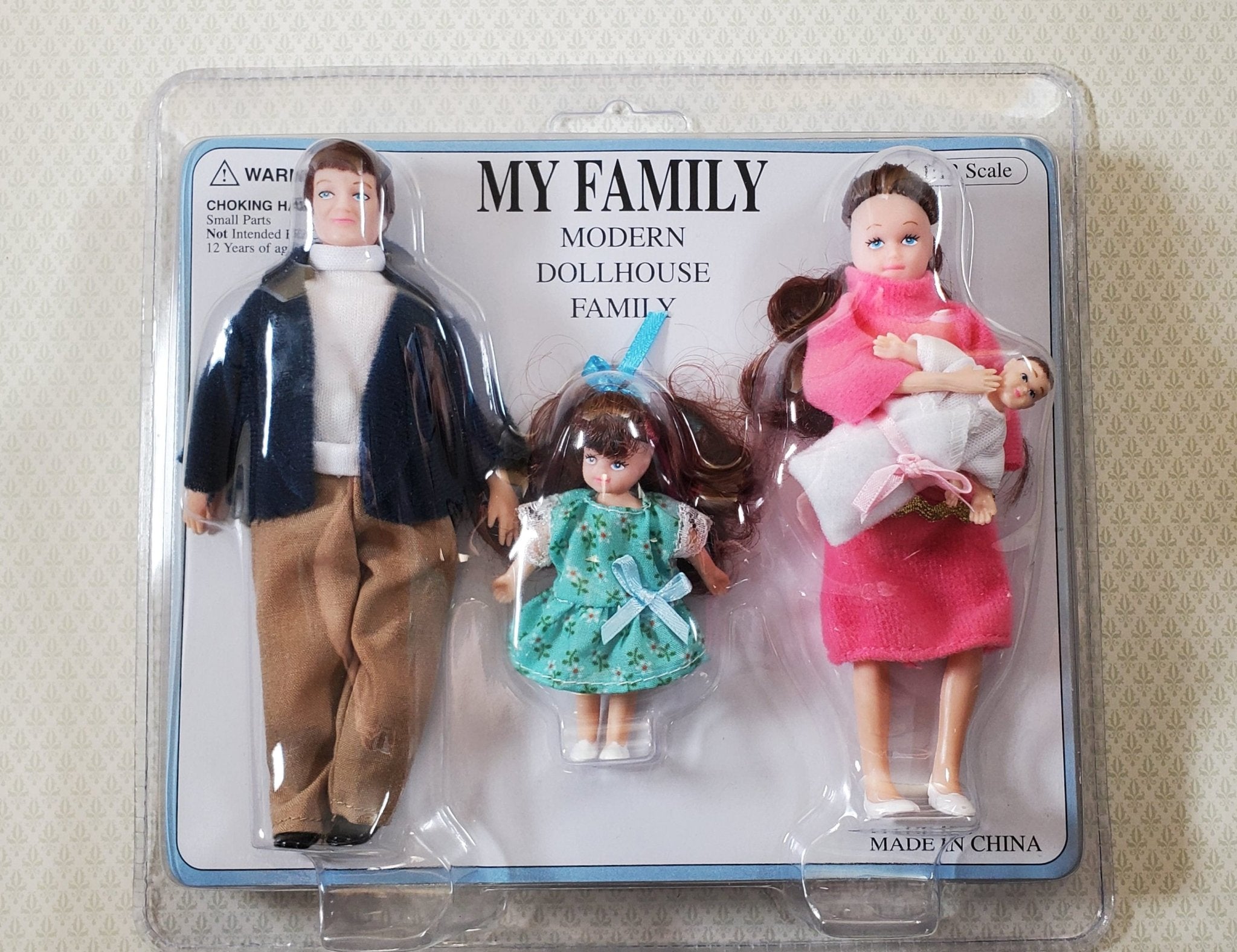 dress modern family Modern Brunette Doll Family of 4 Dollhouse Miniature Set