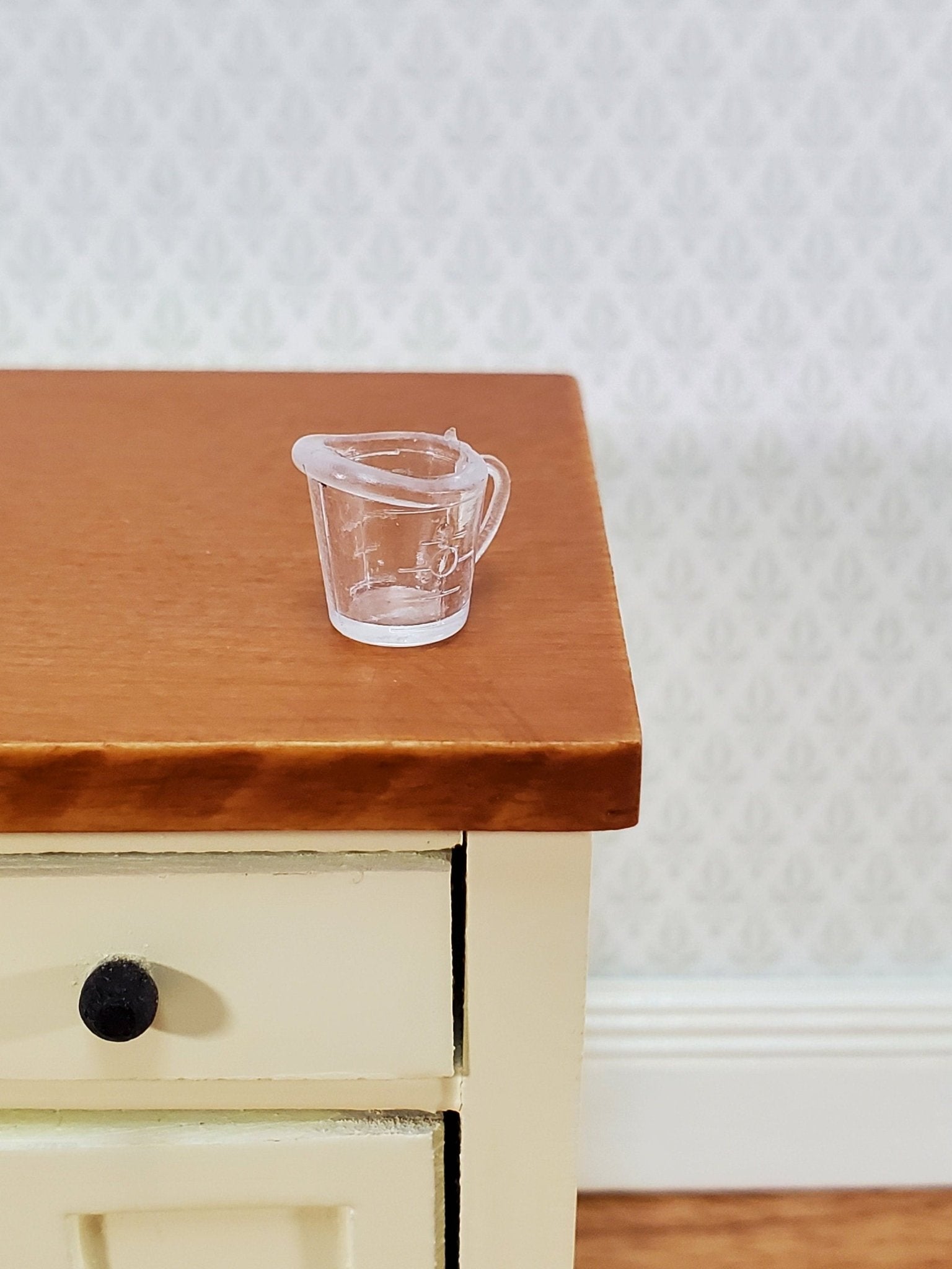 http://miniaturecrush.com/cdn/shop/products/dollhouse-tiny-measuring-cup-empty-112-scale-miniature-kitchen-supplies-765435.jpg?v=1686418745