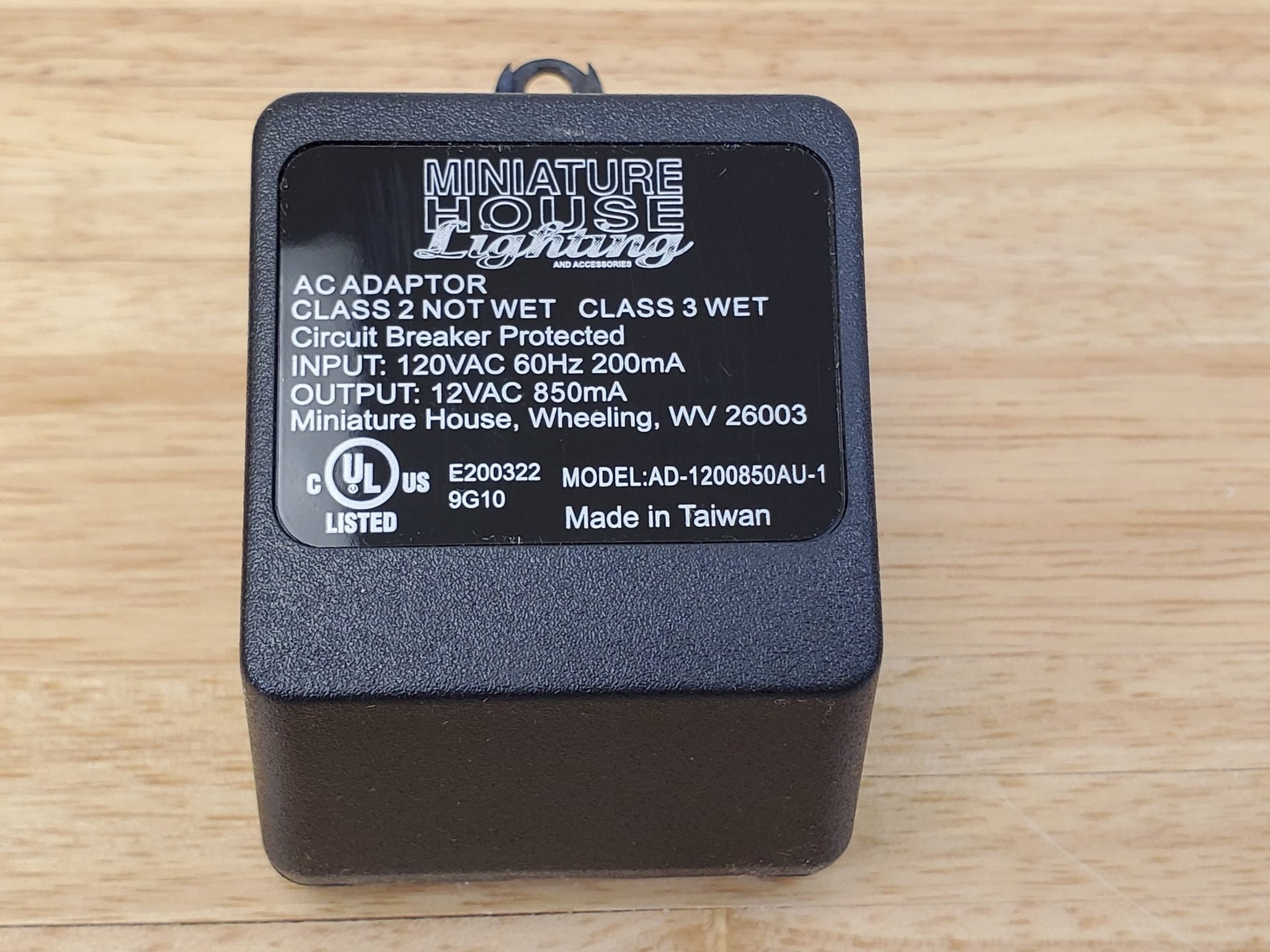 Dollhouse Transformer 10 Watt for Wiring up to 16 12volt Bulbs Small to