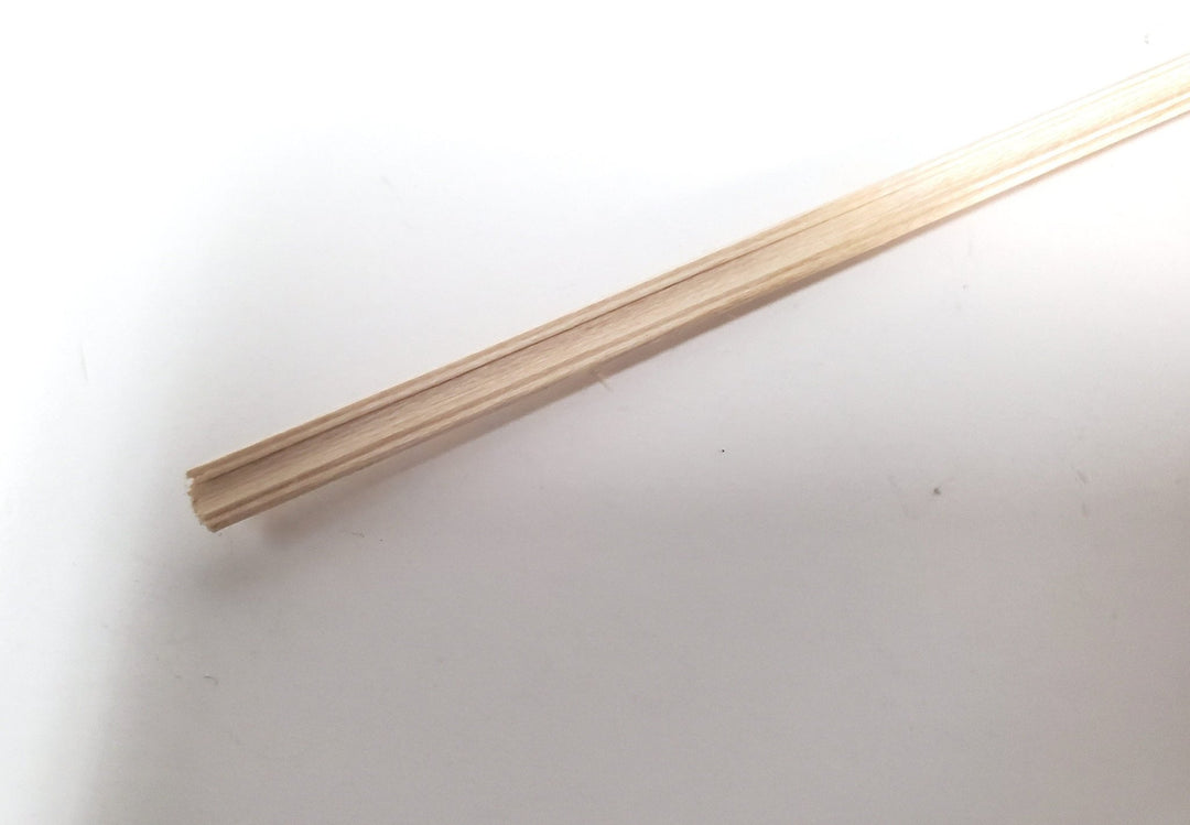 Miniature Picture Frame or Trim Wood Molding 3/16" wide x 18" long 1:12 Scale NE922 - Miniature Crush
