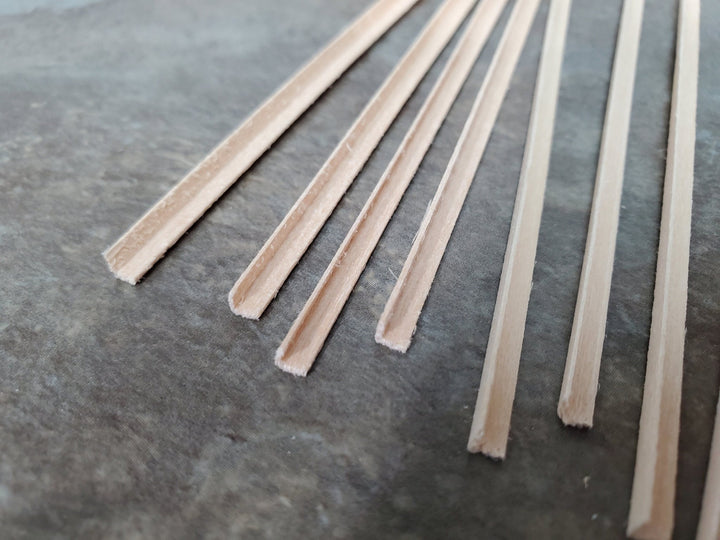 Tiny Corner Angle Trim Molding 1/8" x 1/8" x 6" long 10 Pieces NE504 Scale Model Building - Miniature Crush
