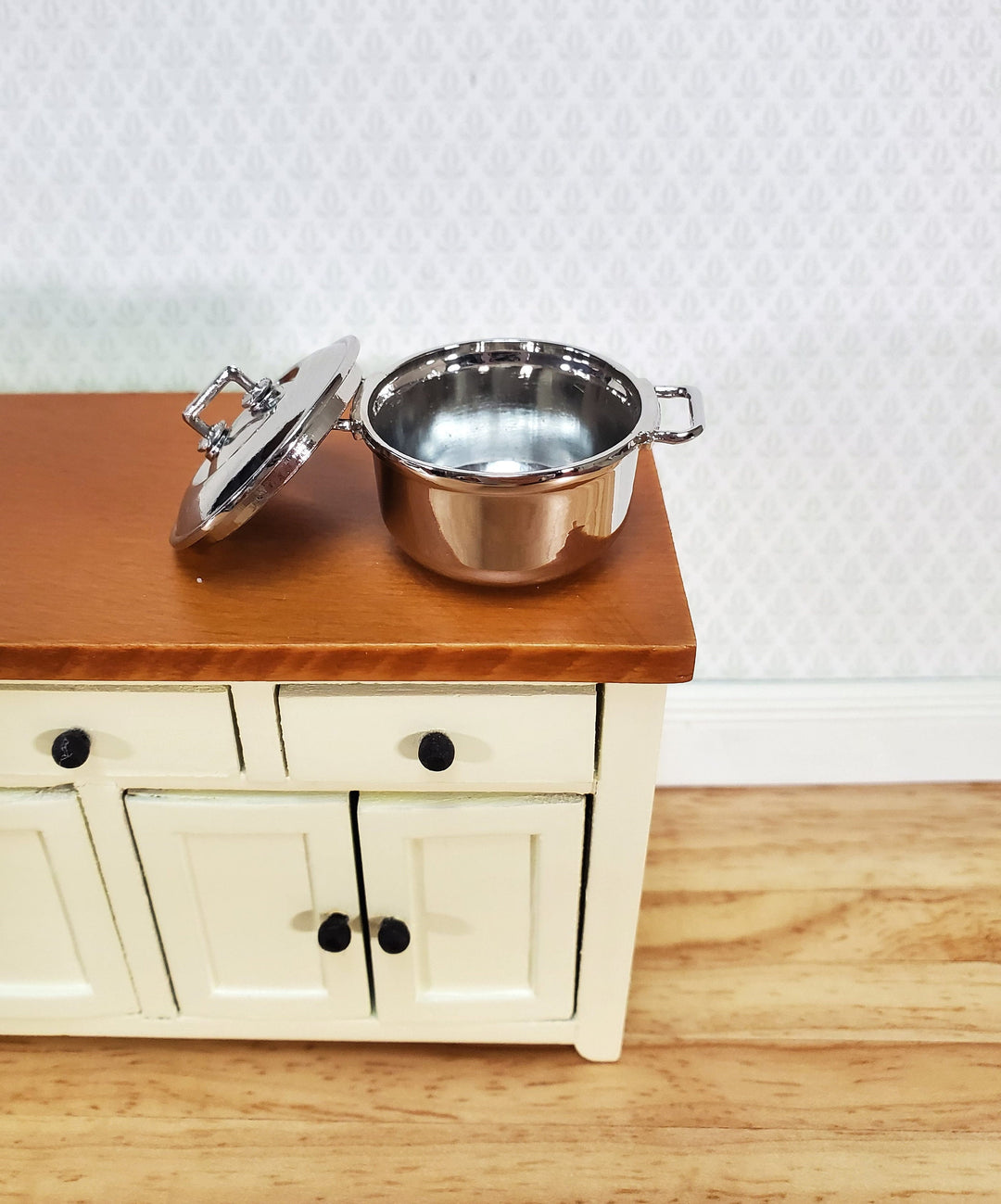 Dollhouse Large Stock Pot with Lid 1:12 Scale Modern Silver Chrome Finish Metal