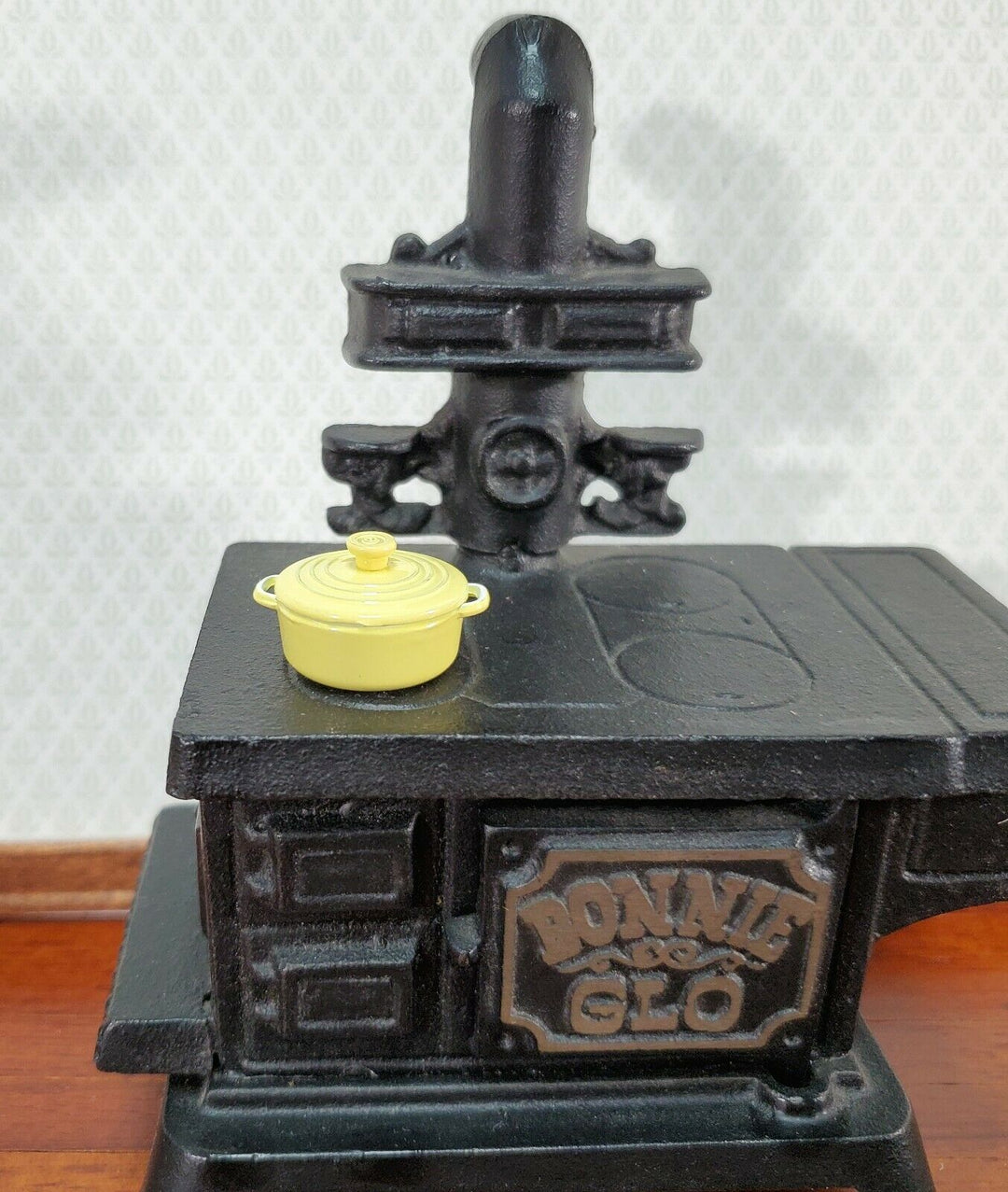 Dollhouse Small Dutch Oven Pot with Removeable Lid Yellow 1:12 Scale Miniature
