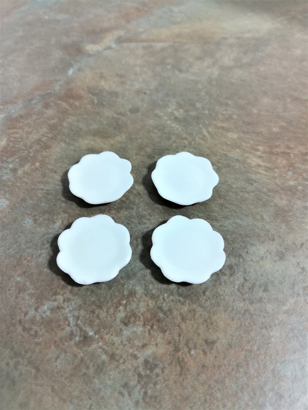 Dollhouse Miniature Small Plates x4 White Scalloped Ceramic 1:12 Scale 3/4"