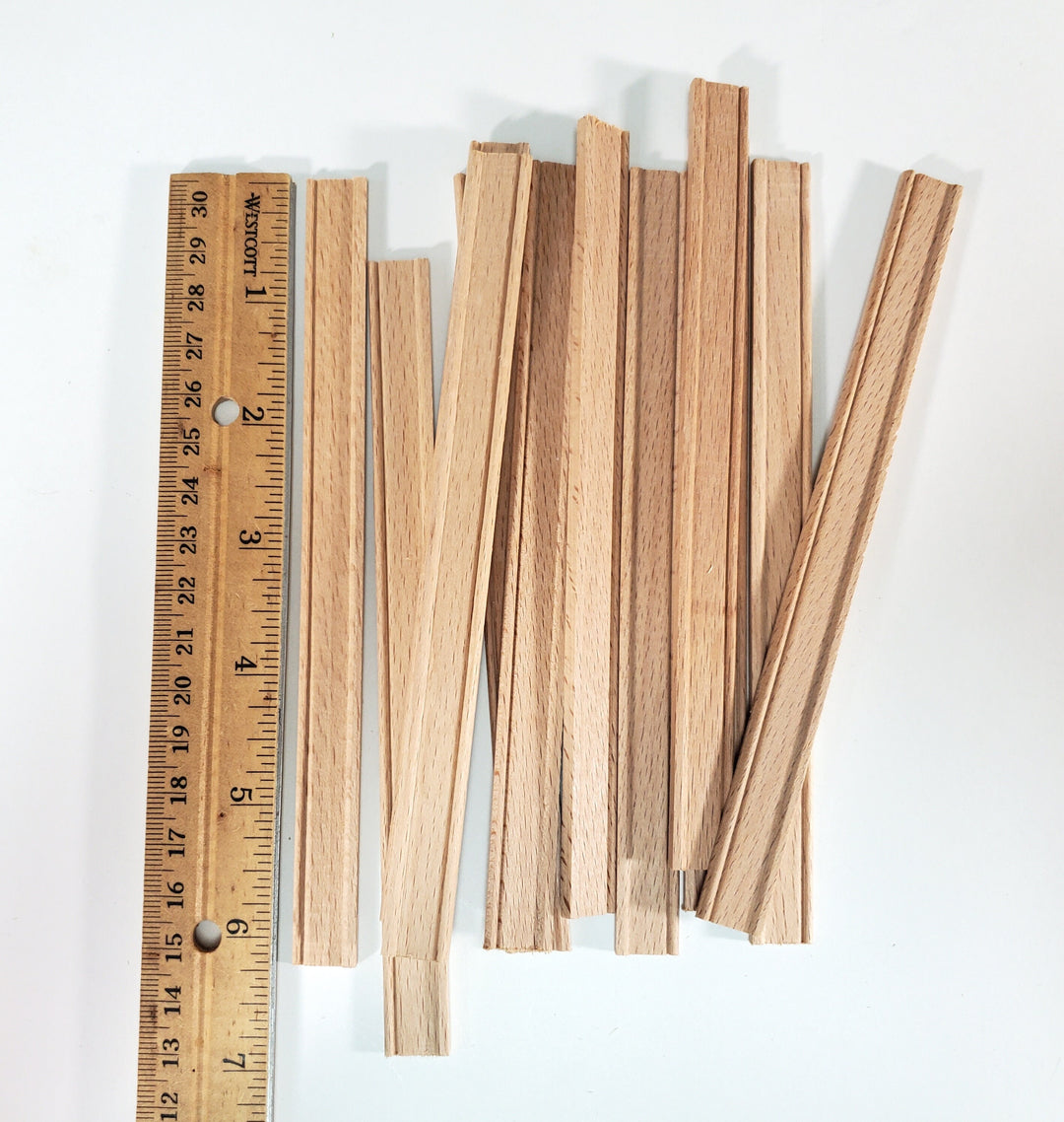 Dollhouse Miniatures Baseboard Trim 6" x12 Scrap Pieces 1:12 Scale CLA77055