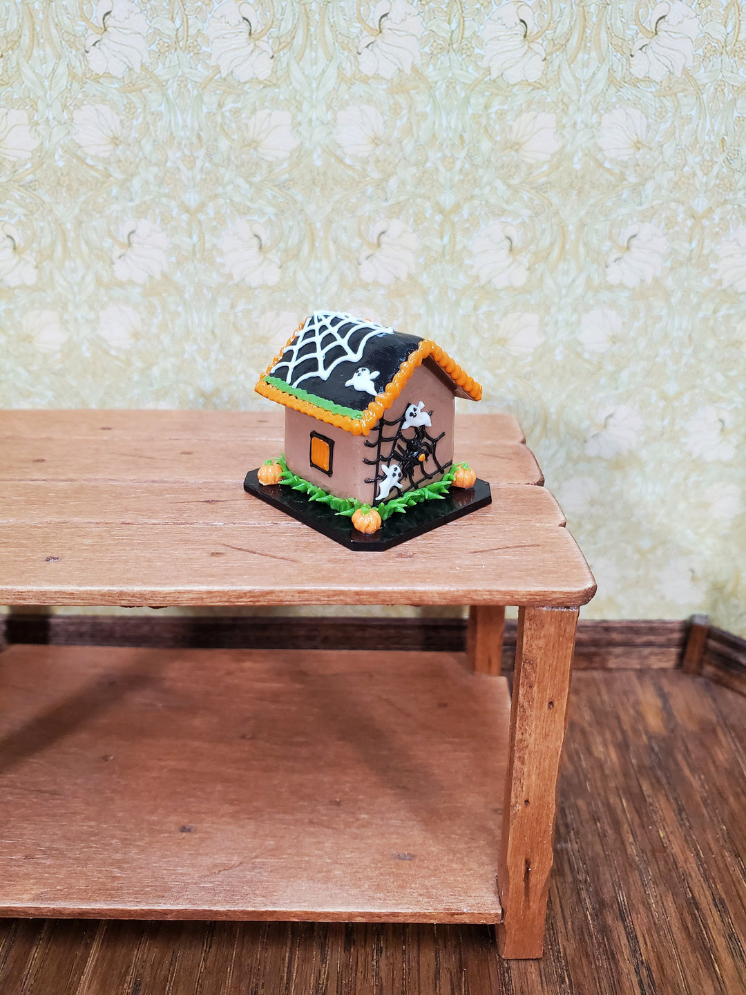 Dollhouse Halloween Gingerbread House 1:12 Scale Ghosts Spiders Pumpkins