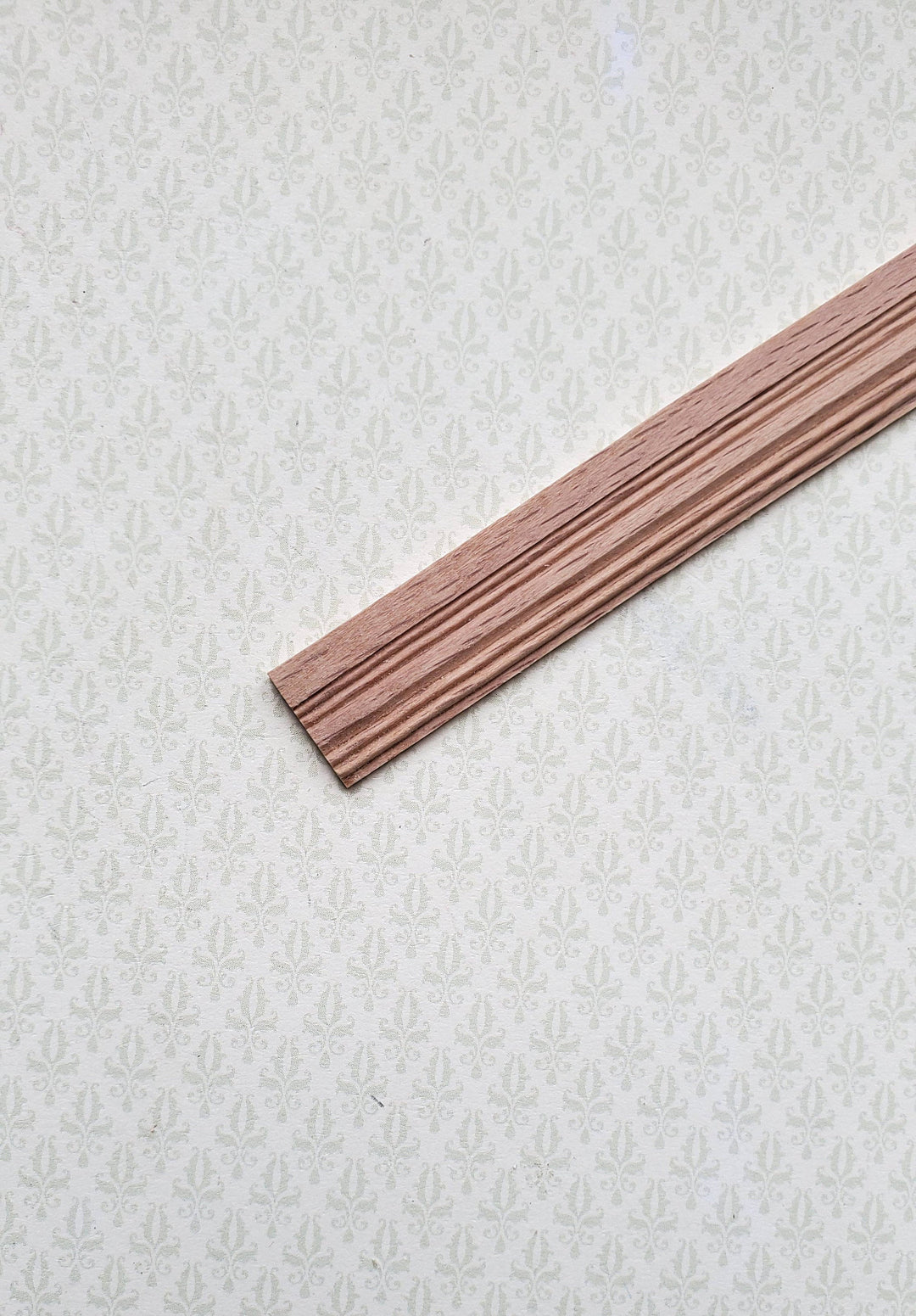 Dollhouse Miniatures Baseboard Trim 6" x12 Scrap Pieces 1:12 Scale 77946