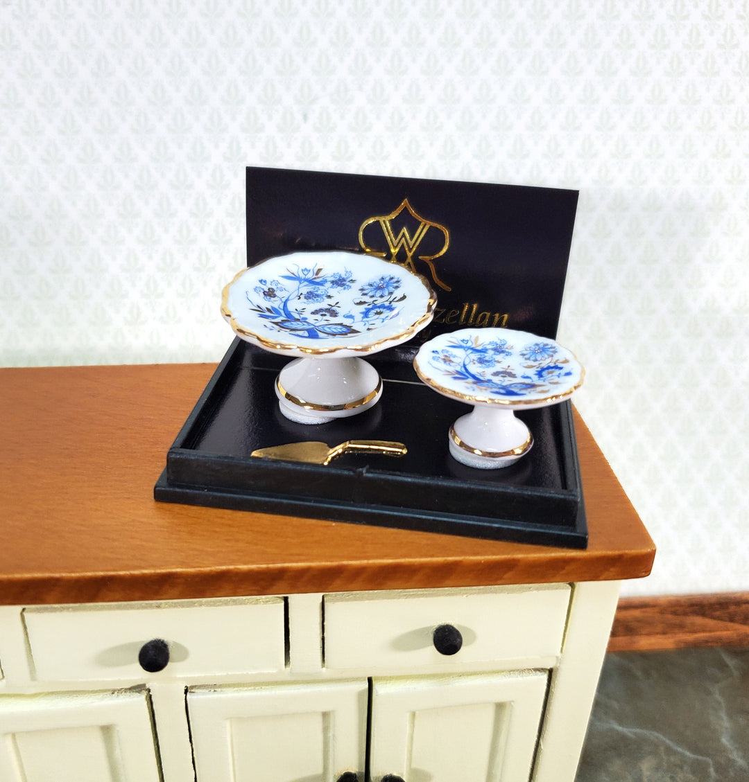Dollhouse Cake Stands Plates Reutter Porcelain 1:12 Scale Blue Onion Pattern