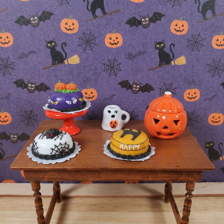 Dollhouse Halloween Cake Black Window Spider 1:12 Miniature Food Prop