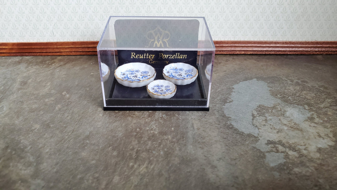 Dollhouse Pie & Tart Plates Dishes Reutter Porcelain 1:12 Scale Blue Onion Pattern