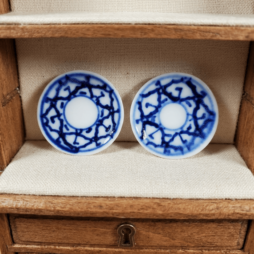 Dollhouse Ceramic Plates Blue and White Pattern Set of 2 1:12 Scale Miniature - MiniatureCrush