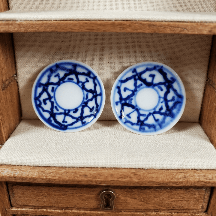 Dollhouse Ceramic Plates Blue and White Pattern Set of 2 1:12 Scale Miniature - MiniatureCrush