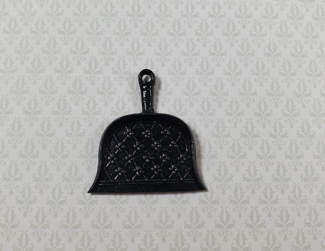 Dollhouse Fancy Dust Pan 1:12 Scale Miniature Painted Metal Cleaning Supplies - MiniatureCrush