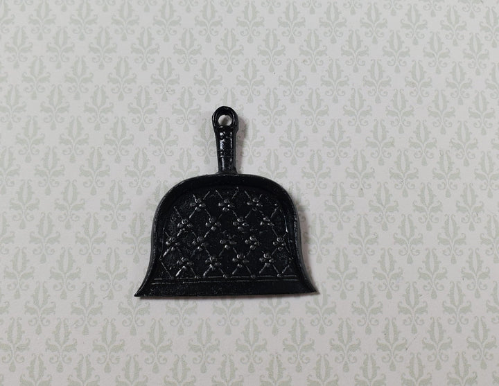 Dollhouse Fancy Dust Pan 1:12 Scale Miniature Painted Metal Cleaning Supplies - MiniatureCrush