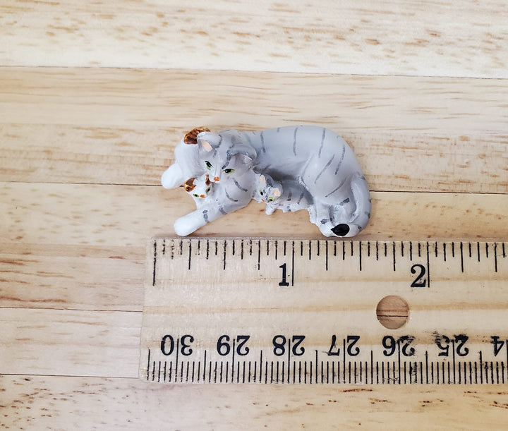 Dollhouse Gray Tabby Cat with Kittens Momma with Babies 1:12 Scale Miniature Pet - MiniatureCrush