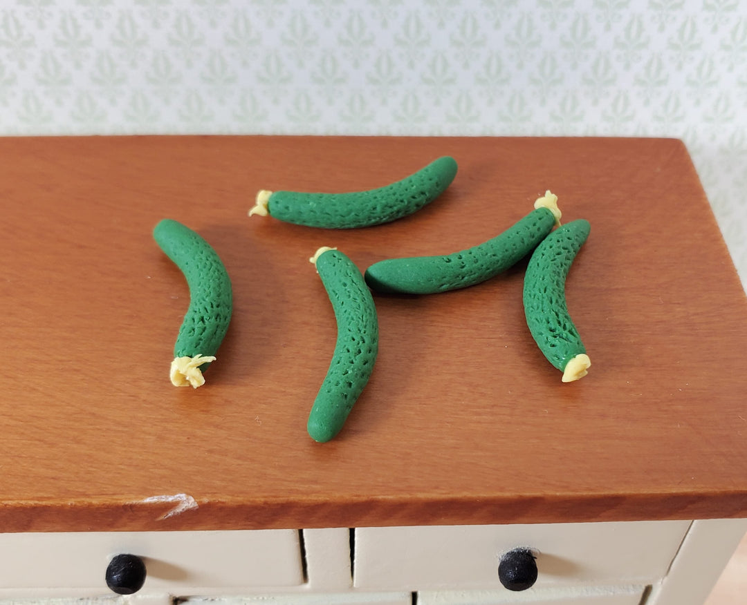 Dollhouse Green Zucchini 5 Pieces 1:12 Scale Miniature Food Vegetables - MiniatureCrush
