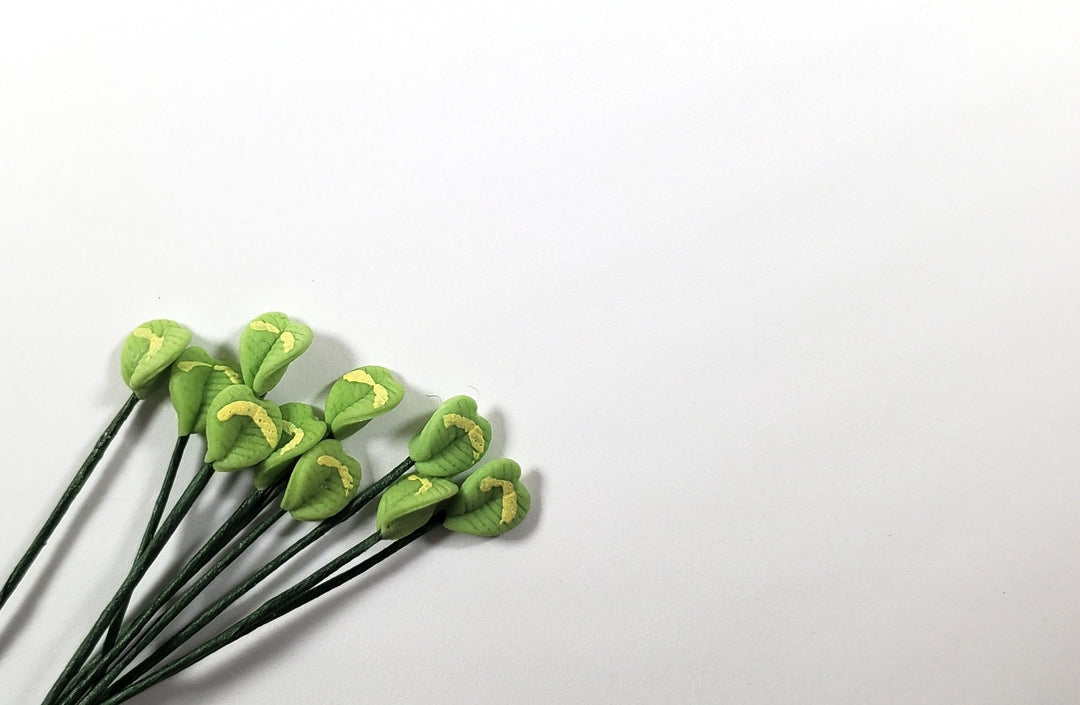 Dollhouse Light Green Heart Clover Stems Set of 10 1:12 Scale Miniature - MiniatureCrush