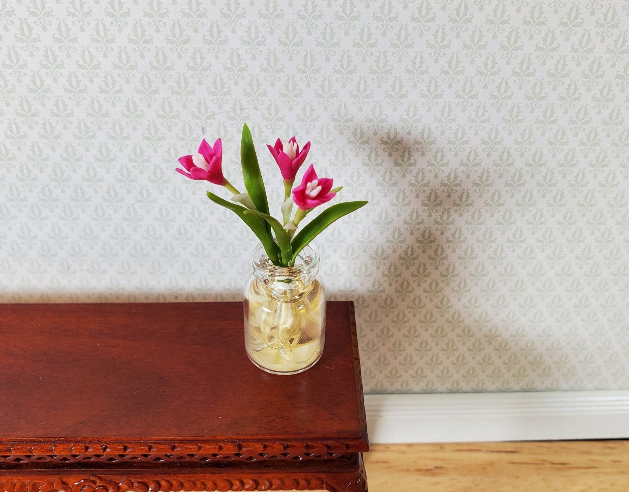 Dollhouse Magenta Tulip Bulbs in a Clear Glass Jar 1:12 Scale Miniatur ...