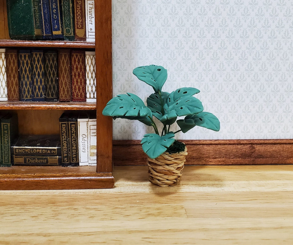 Dollhouse Palm Plant in Woven Basket Planter 1:12 Scale Miniature - MiniatureCrush