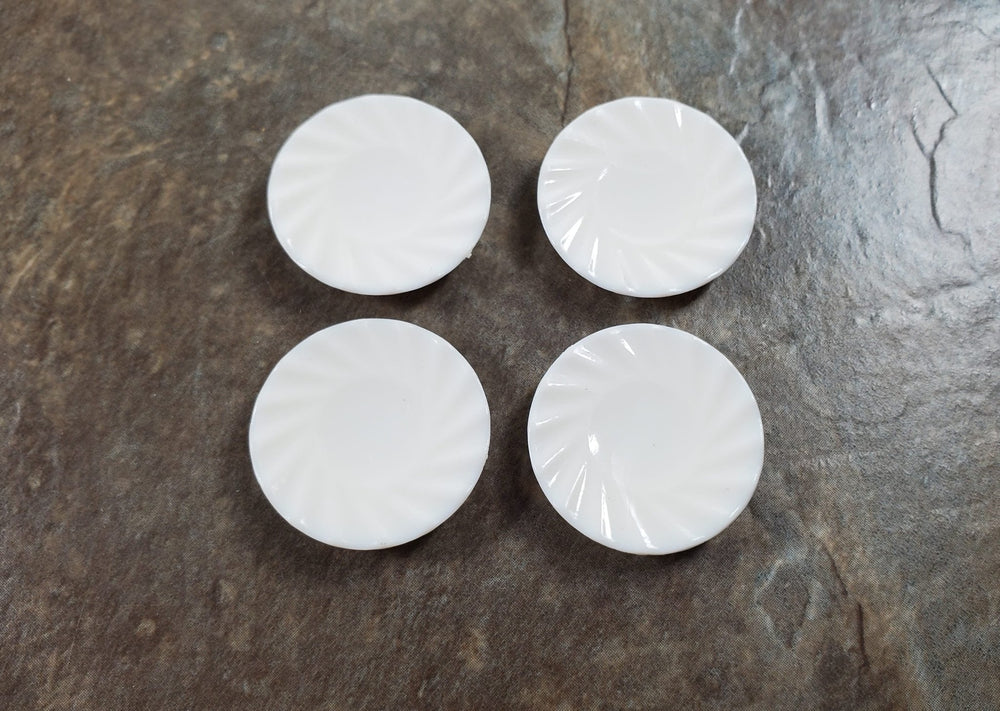 Dollhouse Plates Scalloped x4 White Decorative Edge Plastic 1:12 Miniatures - Miniature Crush