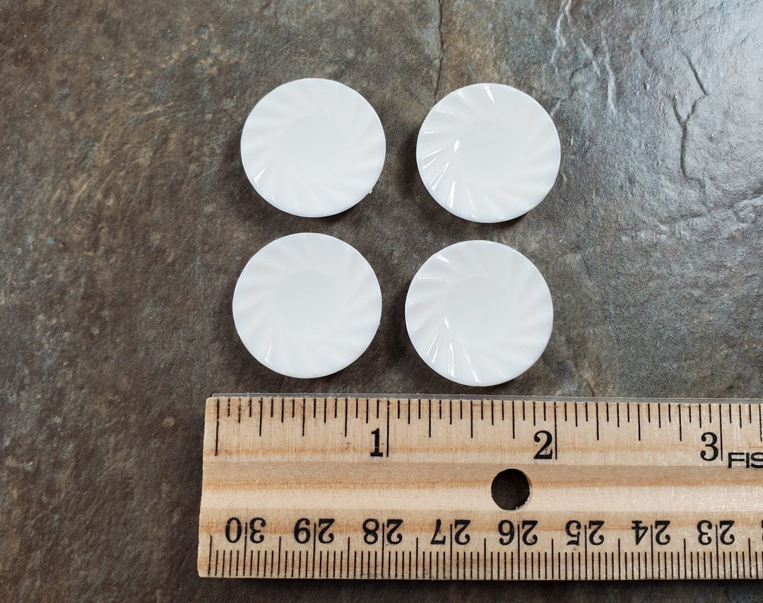 Dollhouse Plates Scalloped x4 White Decorative Edge Plastic 1:12 Miniatures - Miniature Crush