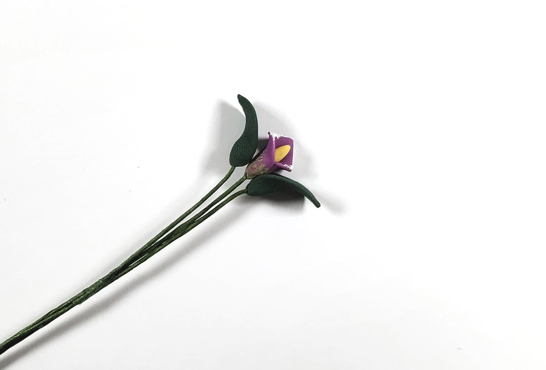 Dollhouse Purple Calla Lily Single Stem with Foliage 1:12 Scale Miniature - MiniatureCrush