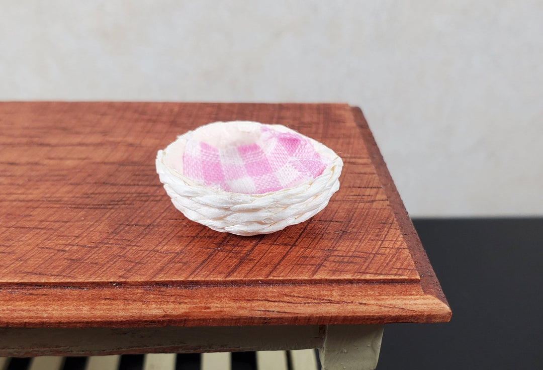 Dollhouse Round Natural Fiber Basket with Napkin Inlay 1:12 Scale Miniature - MiniatureCrush