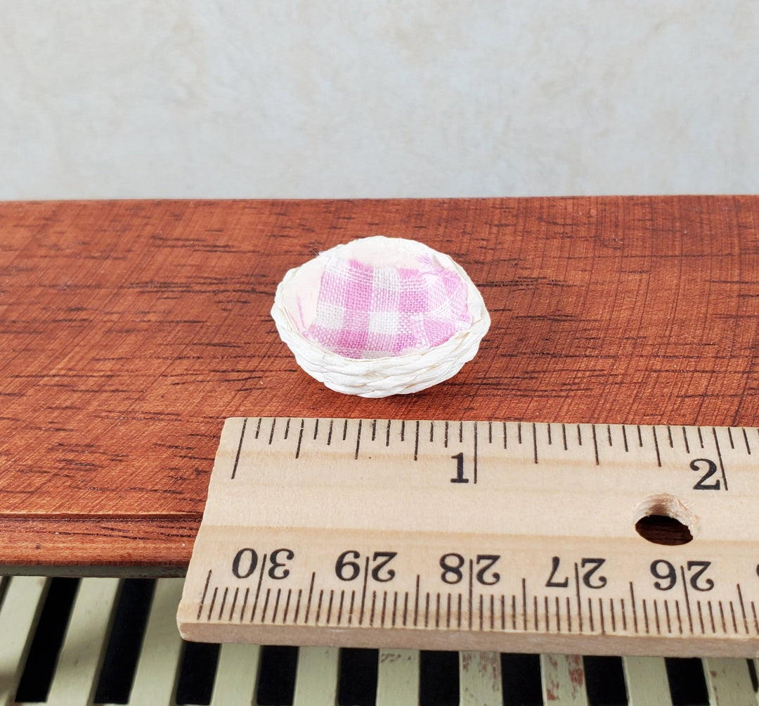 Dollhouse Round Natural Fiber Basket with Napkin Inlay 1:12 Scale Miniature - MiniatureCrush