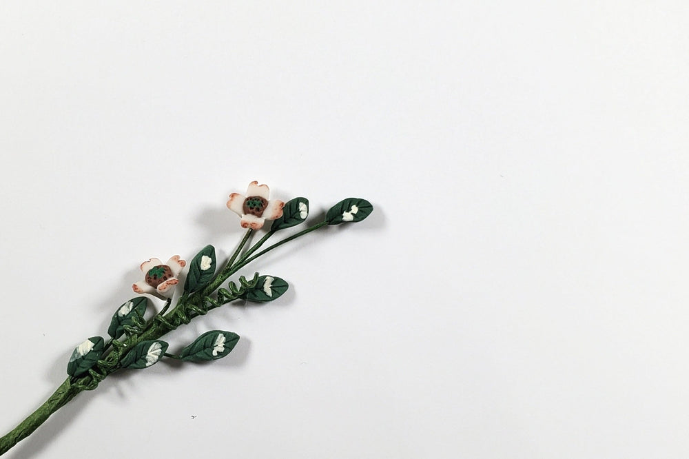 Dollhouse Small Dogwood Single Long Vine Stem with Foliage 1:12 Scale Miniature - MiniatureCrush