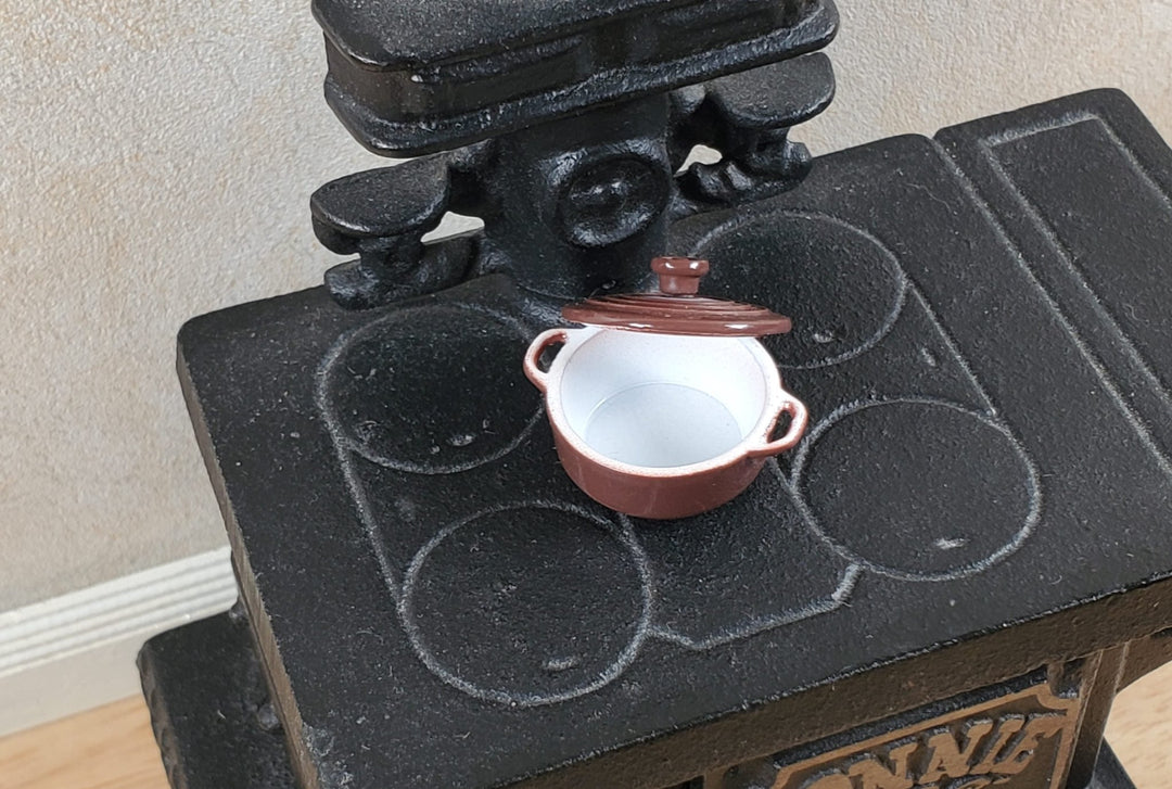 Dollhouse Small Dutch Oven Pot with Removeable Lid Brown 1:12 Scale Miniature - MiniatureCrush