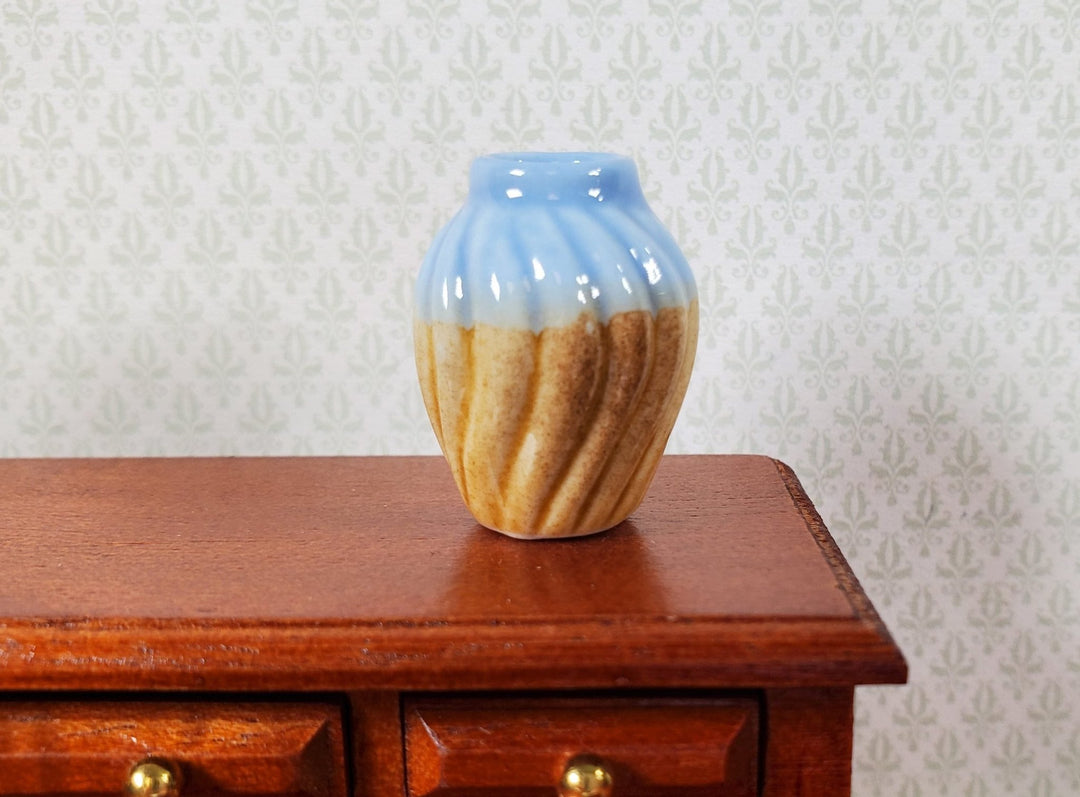 Dollhouse Two Toned Ceramic Vase with Wave Pattern 1:12 Scale Miniature - MiniatureCrush
