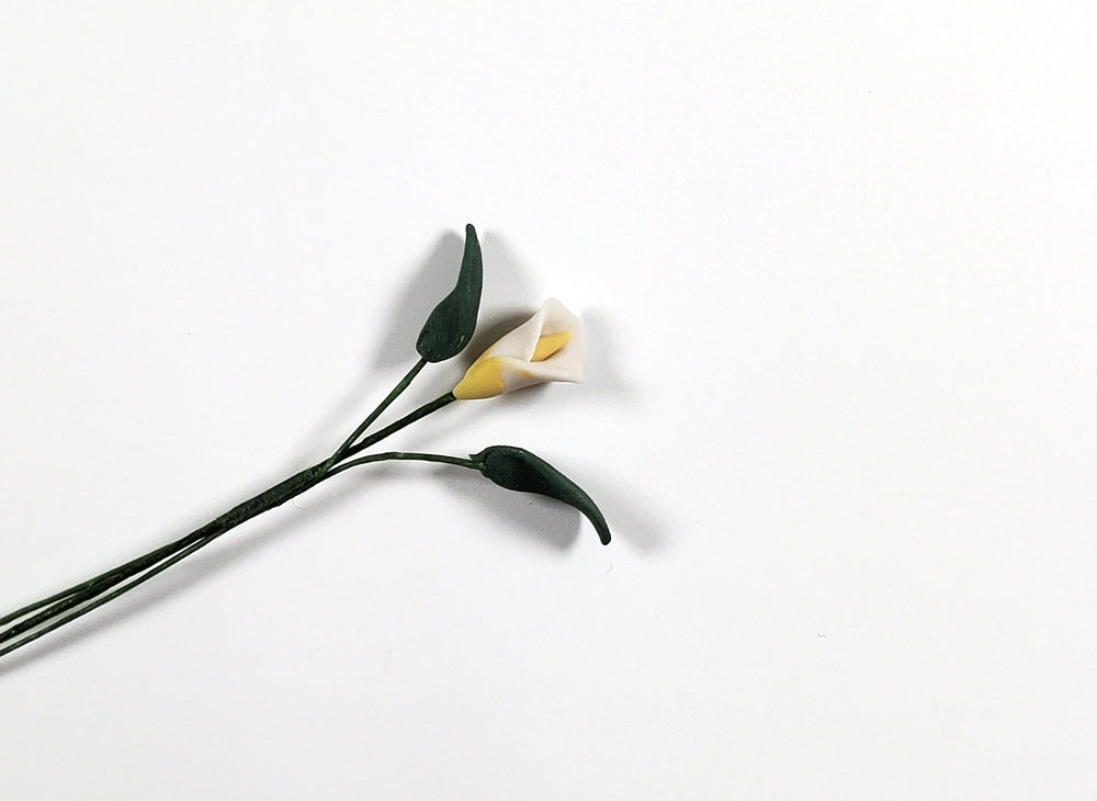 Dollhouse White Calla Lily Single Stem with Foliage 1:12 Scale Miniature - MiniatureCrush