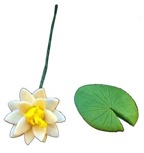 Dollhouse White Water Lily with Lily Pad Long Stem 1:12 Scale Miniature - MiniatureCrush