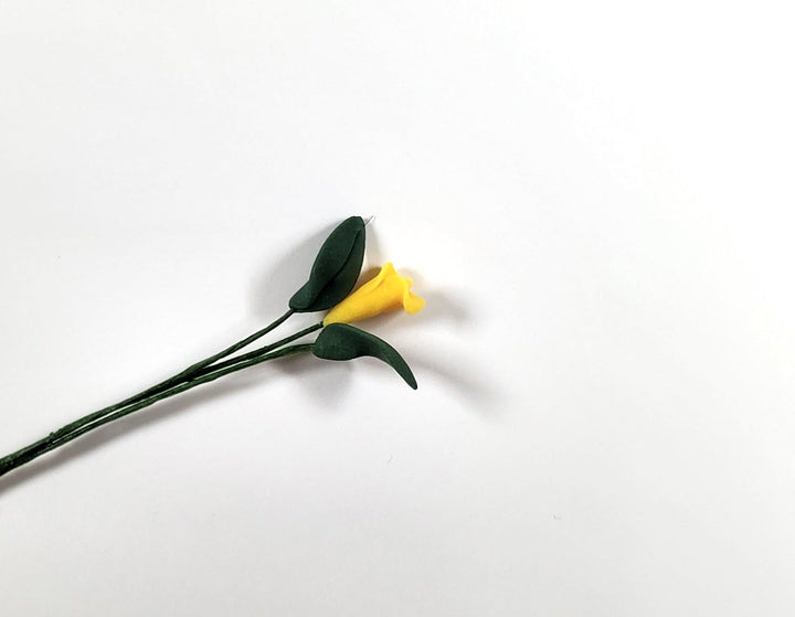 Dollhouse Yellow Calla Lily Single Stem with Foliage 1:12 Scale Miniature - MiniatureCrush