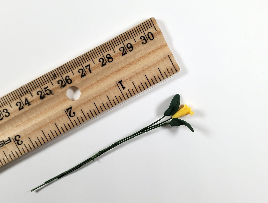 Dollhouse Yellow Calla Lily Single Stem with Foliage 1:12 Scale Miniature - MiniatureCrush