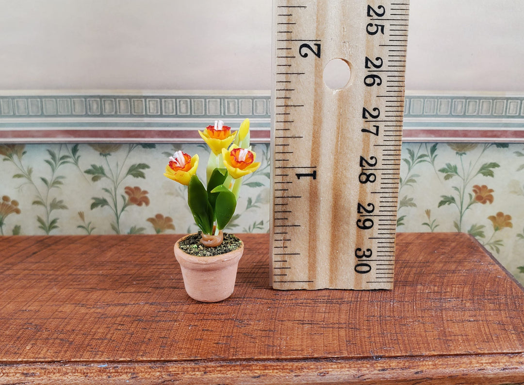 Dollhouse Yellow Daffodils in a Terra Cotta Planter 1:12 Scale Miniature Flowers - MiniatureCrush