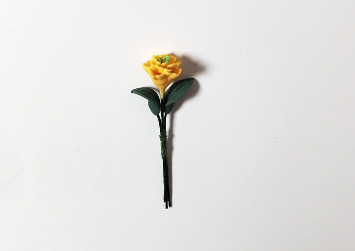 Dollhouse Yellow Zinnia Single Stem with Foliage 1:12 Scale Miniature - MiniatureCrush