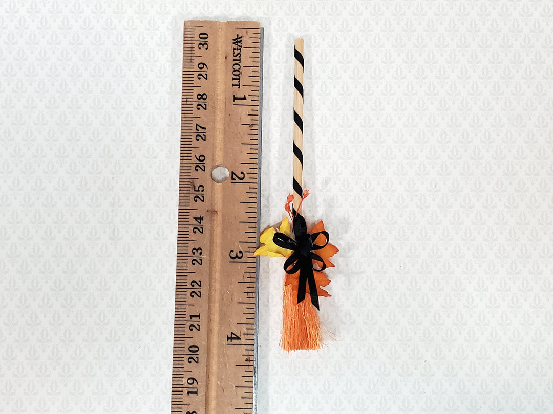 Dollhouse Fall Broom Decorative Decor Halloween Leaves 1:12 Scale Miniature