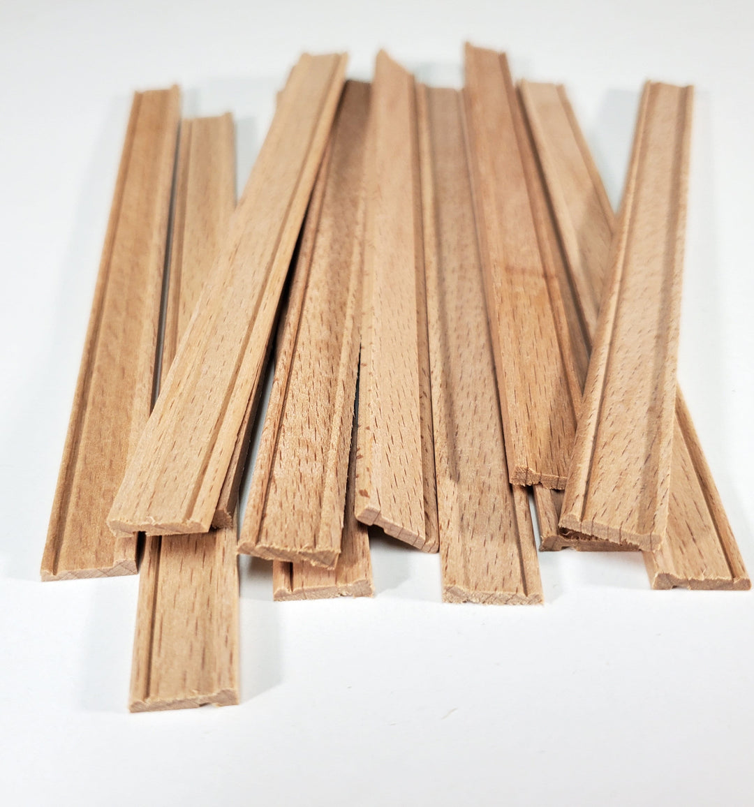 Dollhouse Miniatures Baseboard Trim 6" x12 Scrap Pieces 1:12 Scale CLA77055