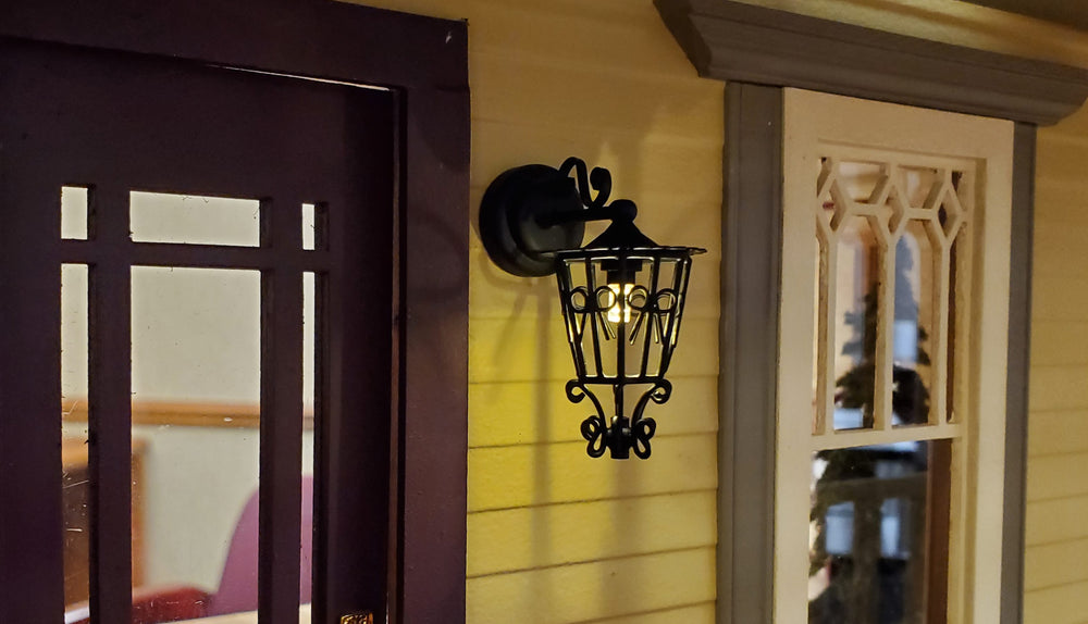 Dollhouse Carriage Light Battery Operated with Wand 1:12 Scale Miniature Lamp