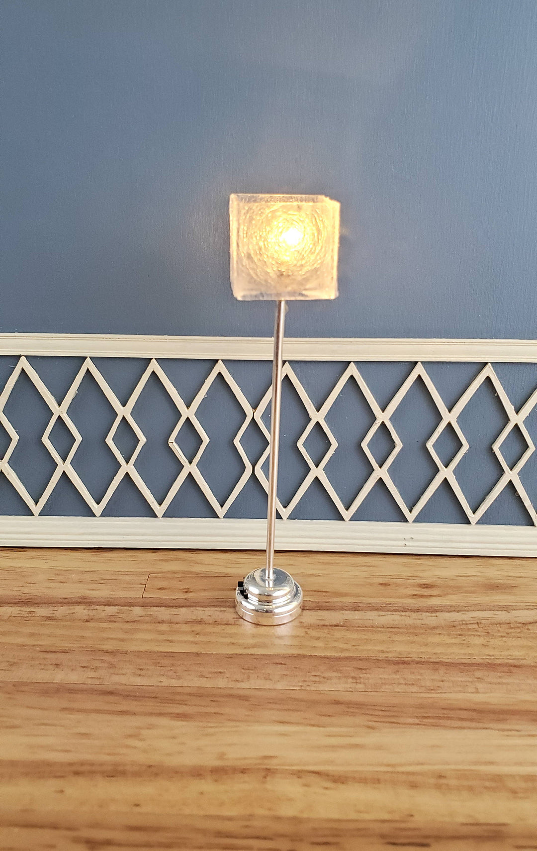 Dollhouse Miniature Battery Light Modern Floor Lamp Silver 1:12 Scale