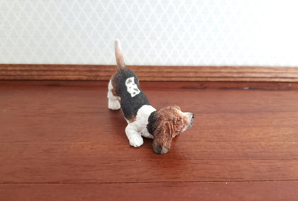 Miniature Dog Basset Hound Playful Stance 1:12 Scale by Falcon - MiniatureCrush
