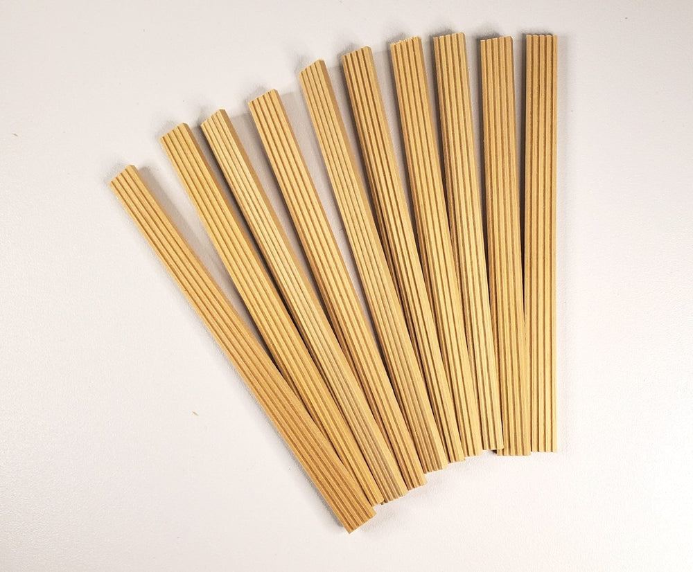 Miniature Grooved Trim Molding 10 Pieces 6" Long x 7/16" Wide 1:12 Scale HW7075 - MiniatureCrush