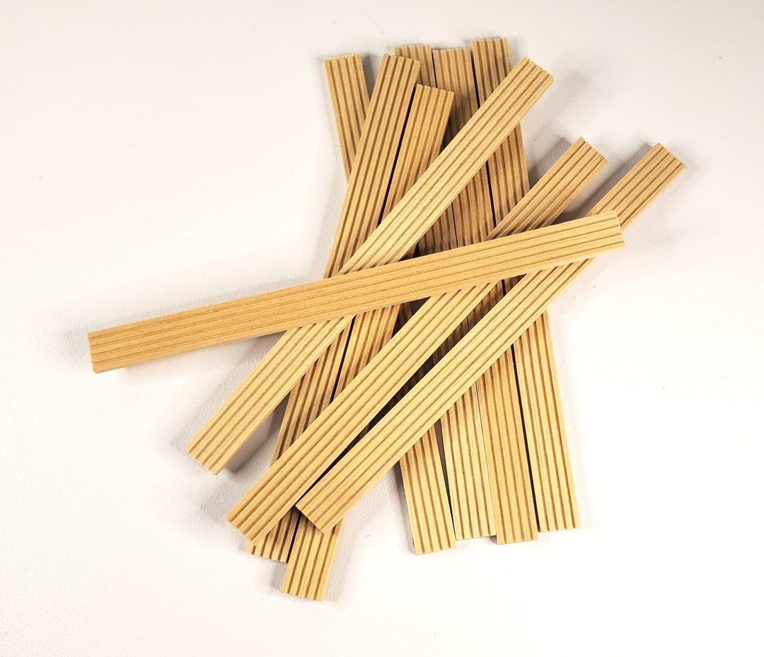 Miniature Grooved Trim Molding 10 Pieces 6" Long x 7/16" Wide 1:12 Scale HW7075 - MiniatureCrush