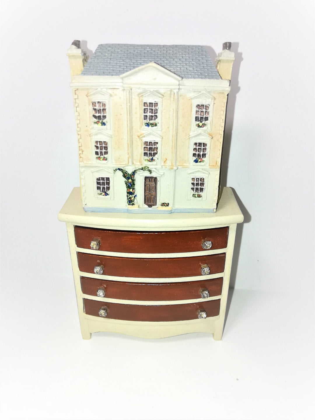 1:144 Scale Dollhouse Miniature Dolls House Resin The Montgomery - Miniature Crush