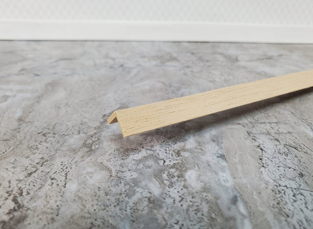 Dollhouse Corner Trim Molding 3/8" x 3/8" x 18" long Miniatures Houseworks 7045 - Miniature Crush