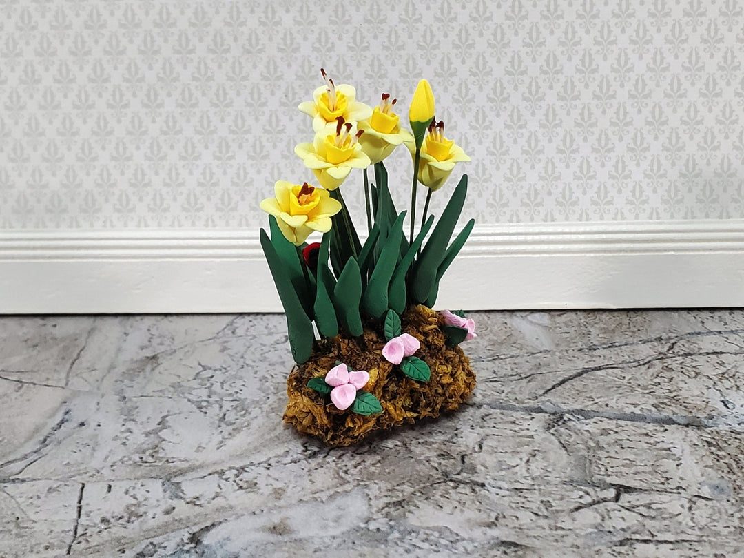 Dollhouse Daffodils Flower Bed Border Yellow 1:12 Scale Miniature Garden - Miniature Crush